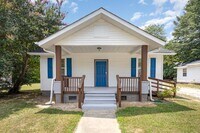 Building Photo - 105 S Elm St