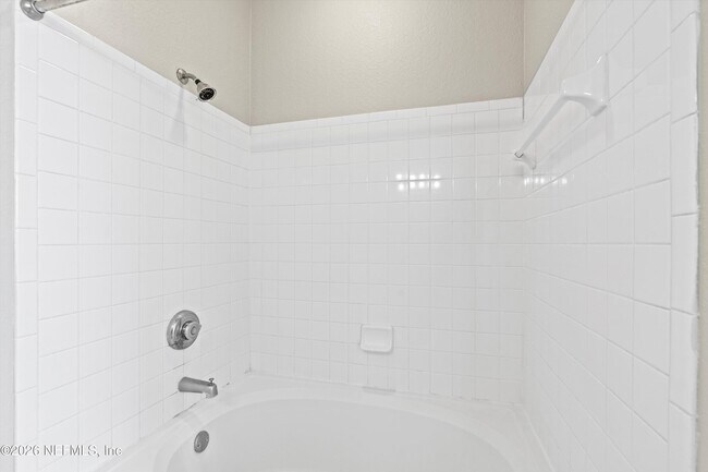 Building Photo - 13700 Richmond Park Dr N