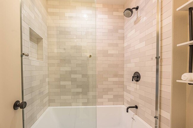 Building Photo - Spacious 3BR/3BA Townhome  | Pool, Tennis & Easy Access to Everything