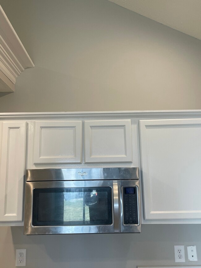 Building Photo - 10717 N Park Ave