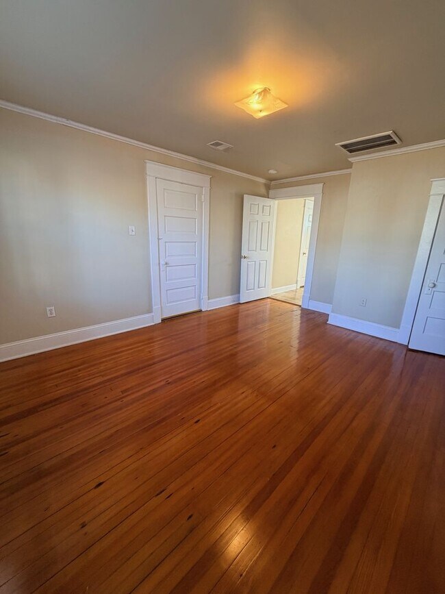 Building Photo - 503 Norwood Ave