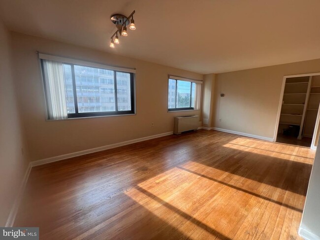 Building Photo - 1200 S Arlington Ridge Rd