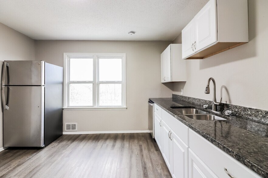 Building Photo - 7025 Monroe Ave