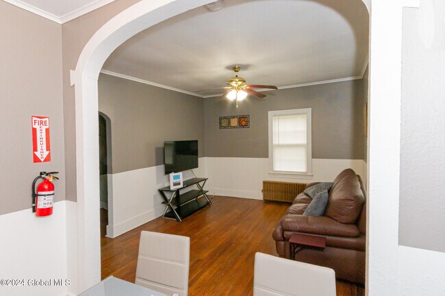 Building Photo - 461 N Main St