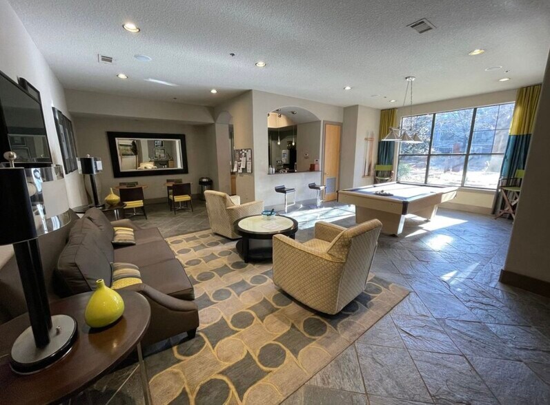 Building Photo - 2600 Hillsboro Pike