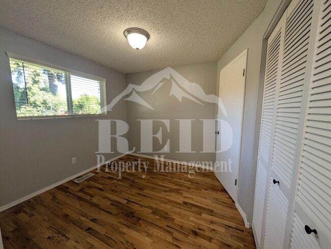 Building Photo - Comfortable Single-Story Rambler in Central Kitsap
