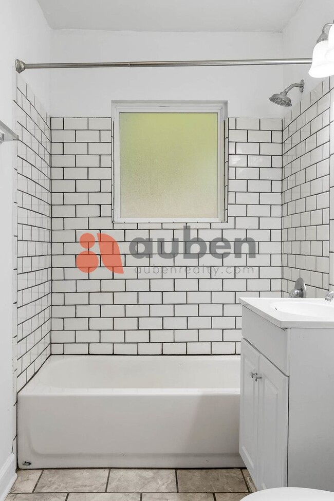 Building Photo - 3 Bedroom Home in St. Elmo!