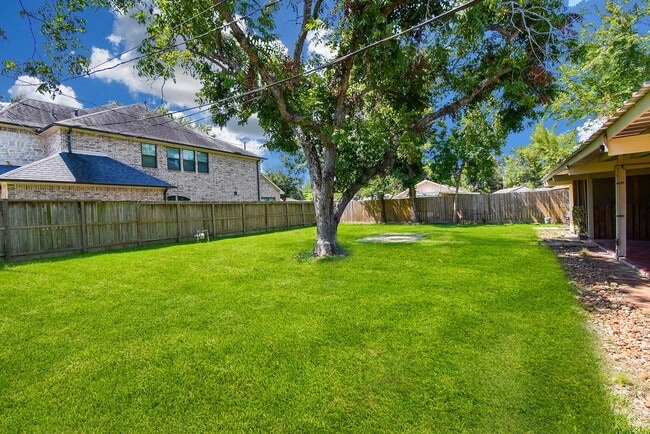 Building Photo - 8401 Montridge Dr