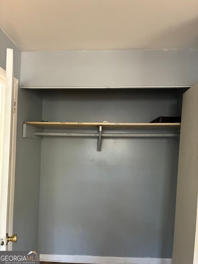 Building Photo - 240 Springside Dr SE