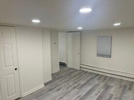 Building Photo - 12 N Main St