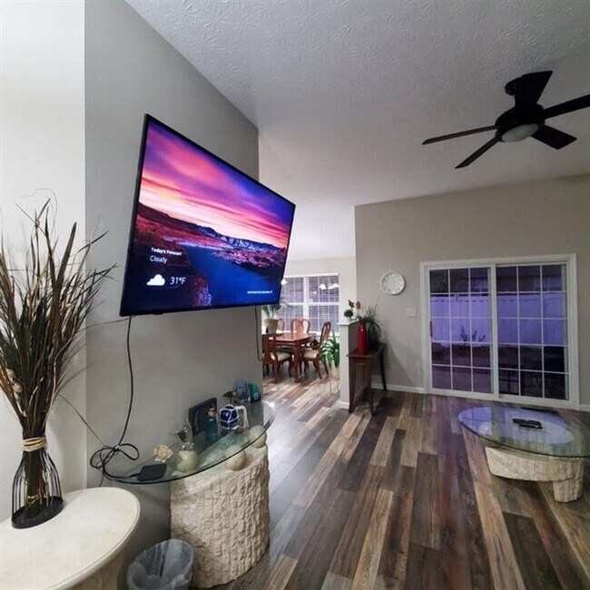 Building Photo - Beautiful condo on Richmond's South Side