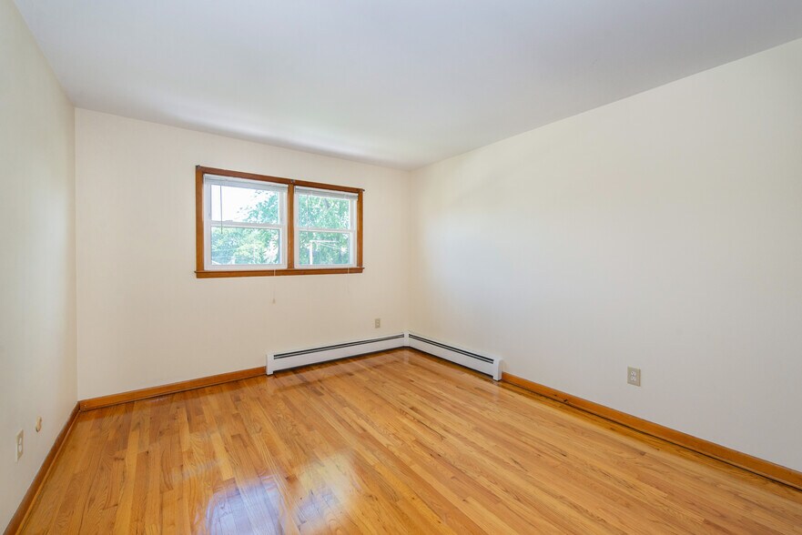 2nd Bedroom - 34 Hilton St