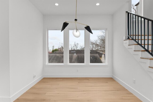 Building Photo - 1805 Sakowitz St
