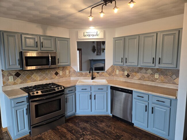 Building Photo - 535 Westfield Dr