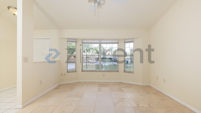 Building Photo - Unit