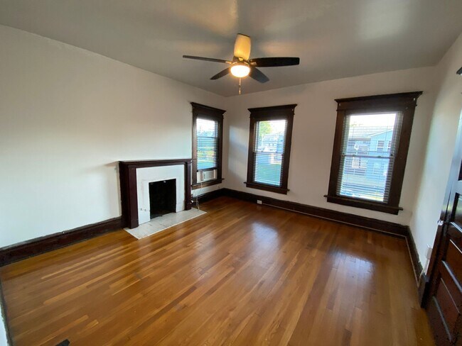 Building Photo - 249 E 16th Ave