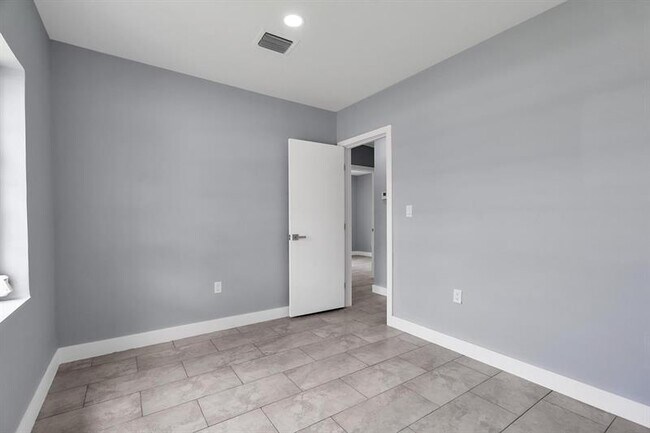 Building Photo - 14620 Tyler St