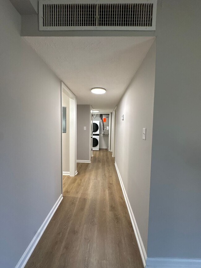 Building Photo - Quail Valley-6A