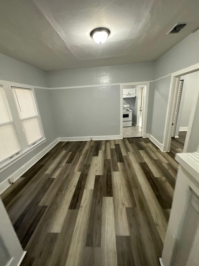 Building Photo - Fully Renovated 2/1 -Single Family Availab...