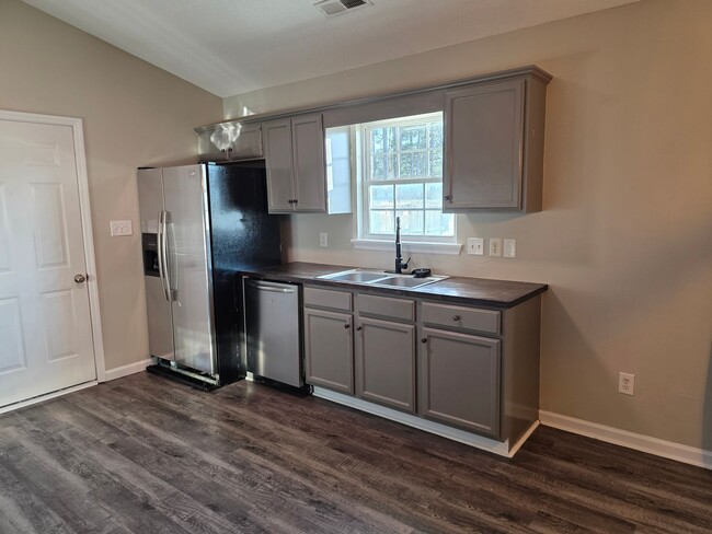 Building Photo - Quiet Neighborhood Charm with Easy Access to Swansboro & the Coast