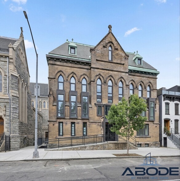 Building Photo - 433 Sackett St