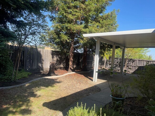 Building Photo - Empire Ranch!!