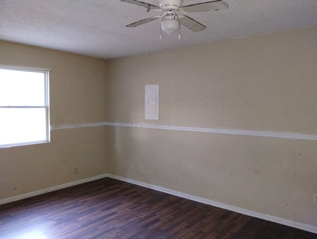 Building Photo - 2 Bedroom / 2 Bathroom Rental – Brooksville, Fl