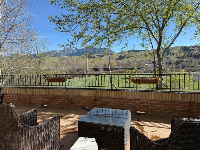 Building Photo - 150 Village Crossing Way