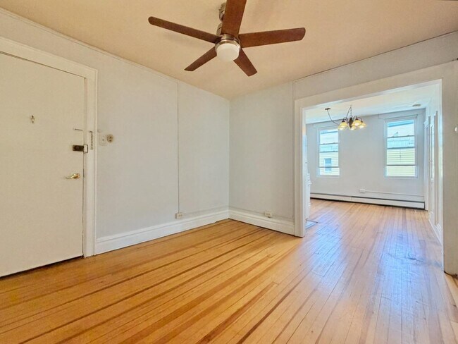 Building Photo - 409 Monmouth St