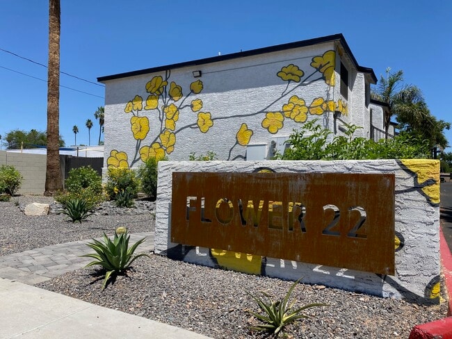 Building Photo - 3208 E Flower St