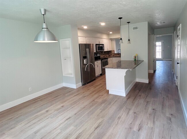 Building Photo - 11550 Chimney Rock Rd
