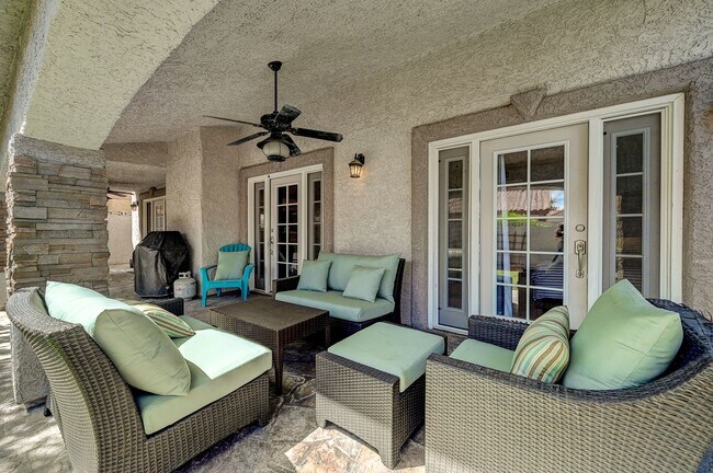 Building Photo - Charming 4 bedroom 3 bath fully furnished pool home in the heart of spring valley!