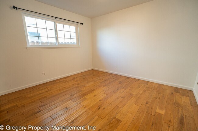 Building Photo - 2211 Pacific Ave