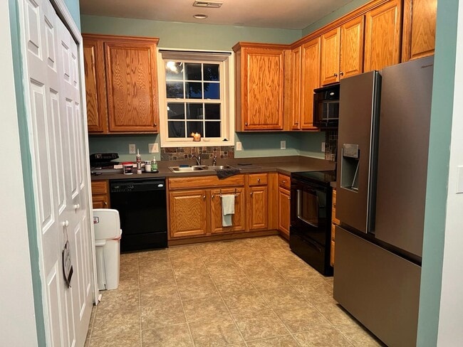 Building Photo - 4 Maravista Ave