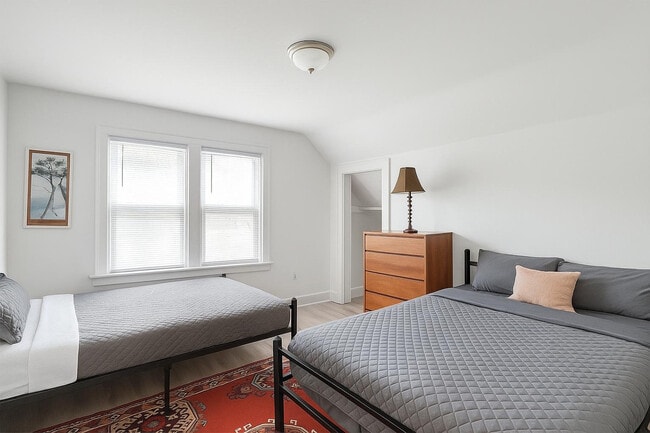 Building Photo - 607 E Euclid St