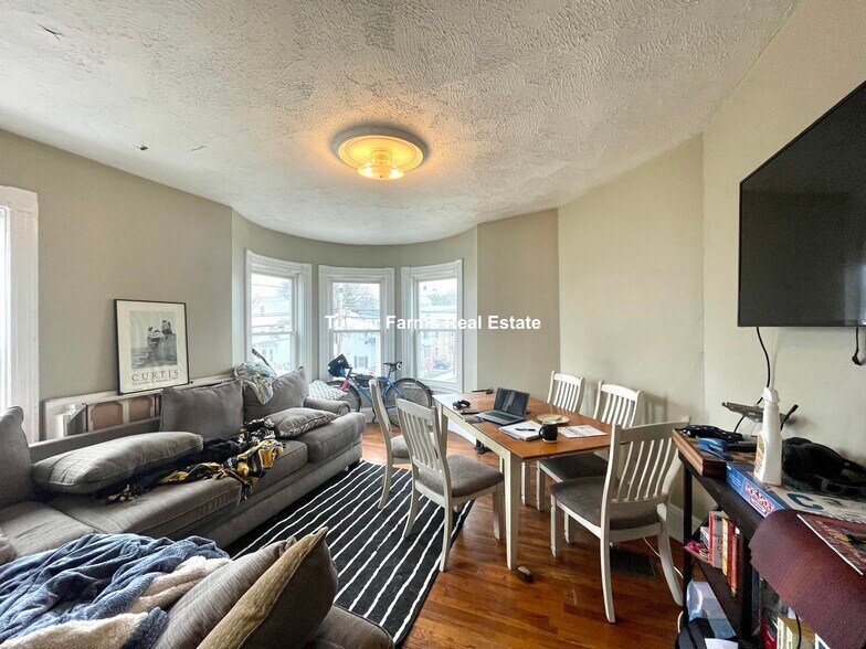 Building Photo - 59 Cedar St