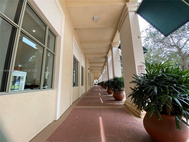 Building Photo - 610 Clematis St