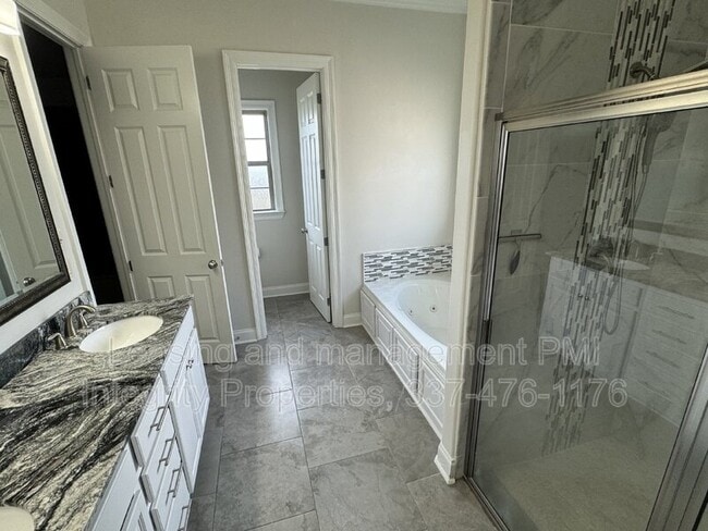 Building Photo - 216 Golden Cypress Dr