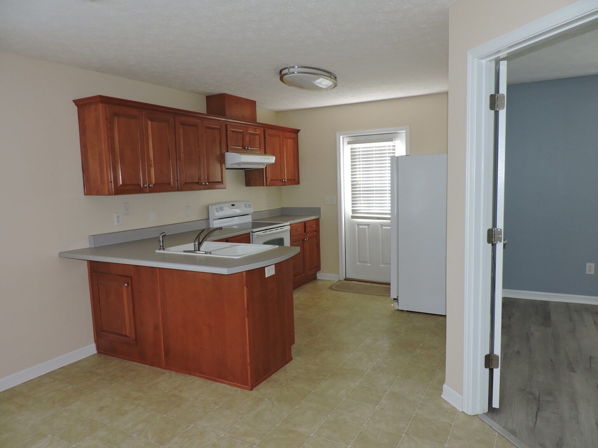 Building Photo - 121 Half Acre Ln