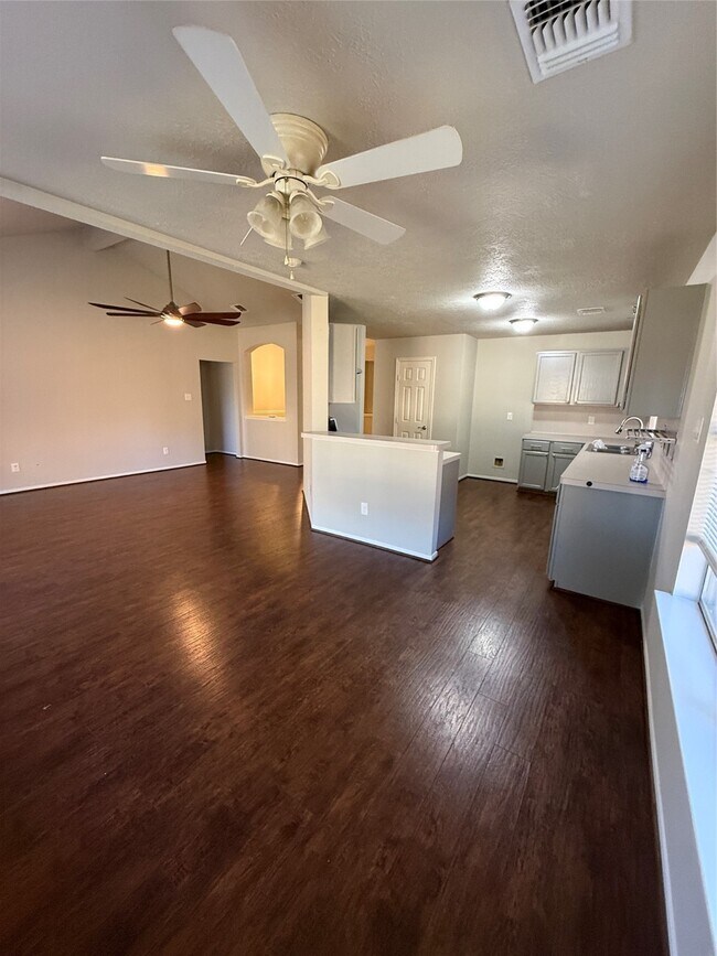 Building Photo - 5026 Tealgate Dr