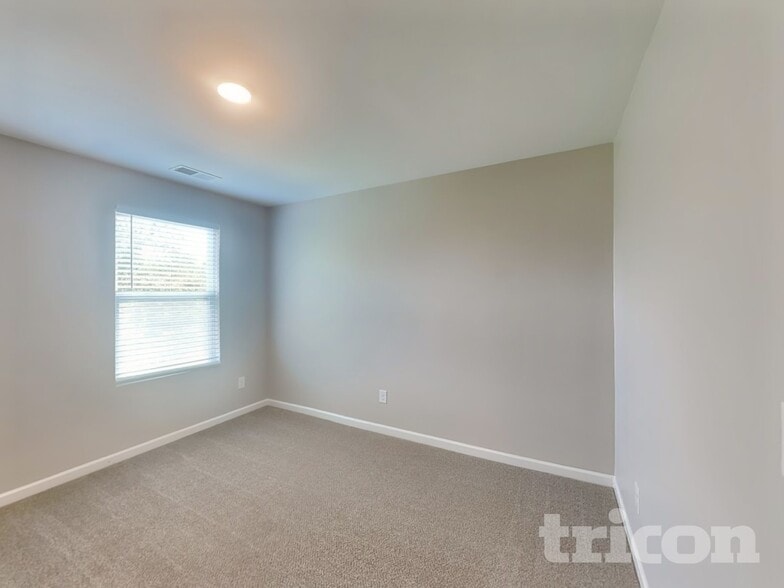 Building Photo - 752 Prominence Rd