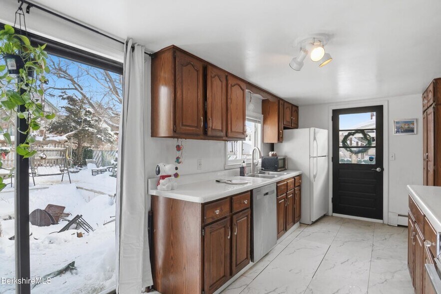 Building Photo - 9 Lincoln St