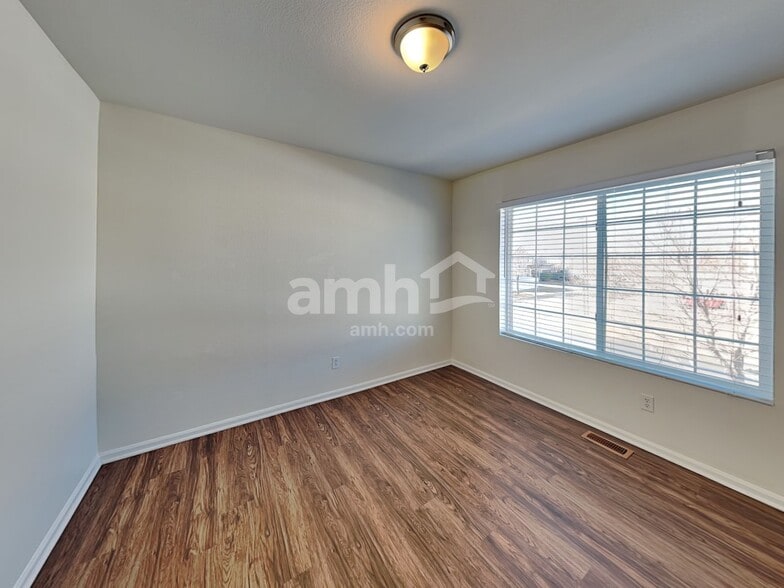 Building Photo - 5552 N Genoa St