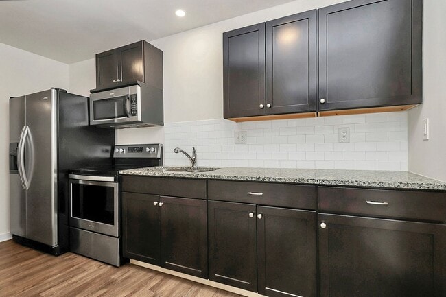 Building Photo - Rent Special on Affordable Duplex in Ender...