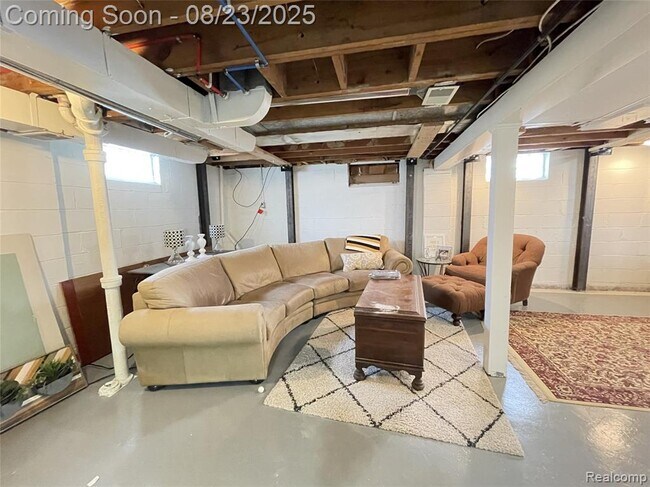 Building Photo - 1610 Eaton Rd