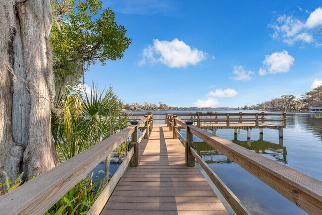 Building Photo - Lake Maitland Living | Mid-Century Charm