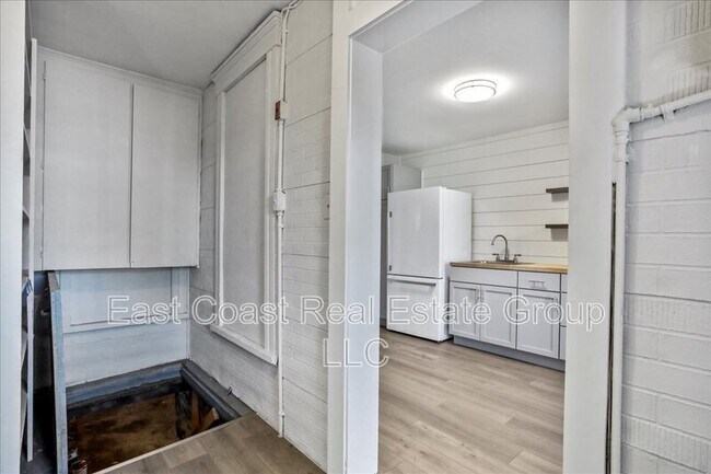 Building Photo - 803 S Potomac St