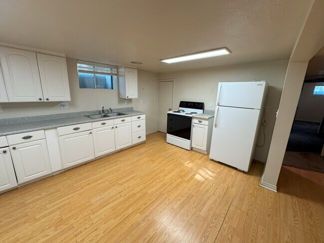 Building Photo - 1758 Myers Ln