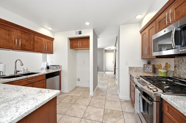 Building Photo - 28763 Conejo View Dr