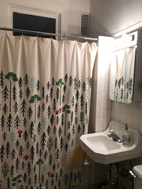 Bath - 1032 Portland Ave